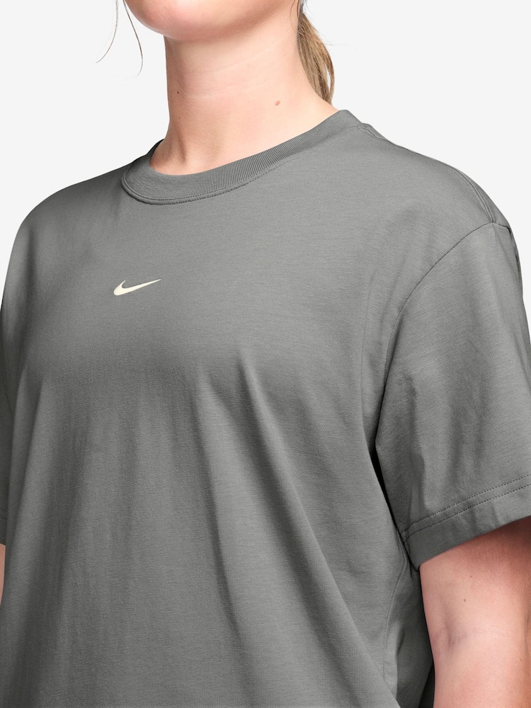 Nike Grey Heather Sportswear Essential Oversized T-Shirt - Image 3 of 3 Nike Grey Heather Sportswear Essential Oversized T-Shirt - Image 3 of 3