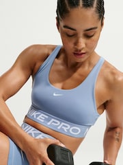 Sujetador deportivo sin relleno y sujeción ligera Pro de Nike - Imagen 4 de 5