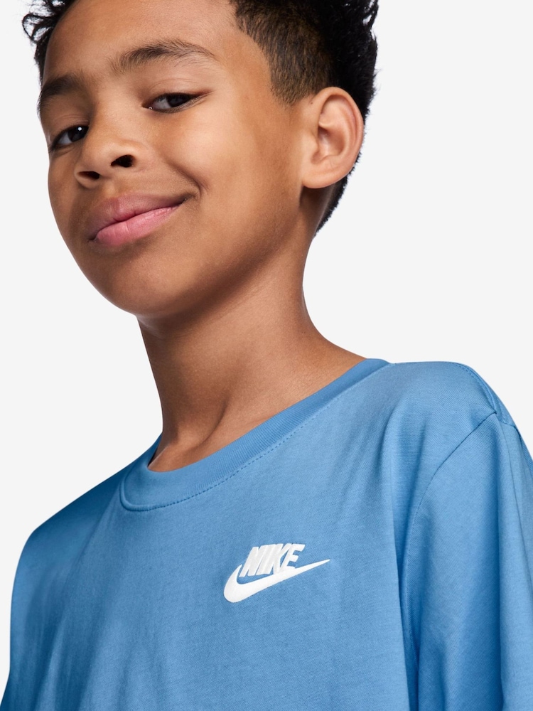 Nike Blue Short Sleeve Club T-Shirt - Image 3 of 3 Nike Blue Short Sleeve Club T-Shirt - Image 3 of 3