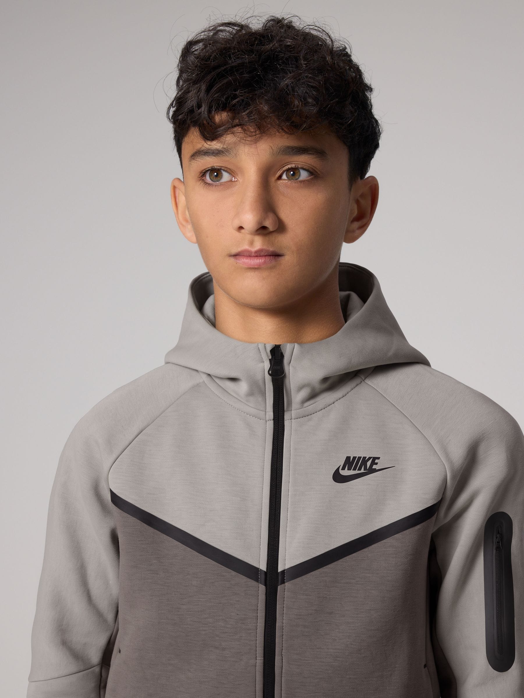 Nike SYNWORLD Tech Fleece パーカー Mサイズ 下上〇 Nike SYNWORLD Tech Fleece パーカー Mサイズ 下上〇 即日発送 シナ