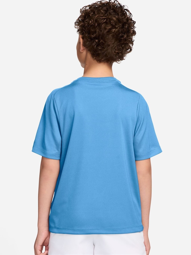 أزرق كرة القدم - تيشرت Dri-FIT متعدد الاستخدامات من Nike - صورة 2 من 3 أزرق كرة القدم - تيشرت Dri-FIT متعدد الاستخدامات من Nike - صورة 2 من 3