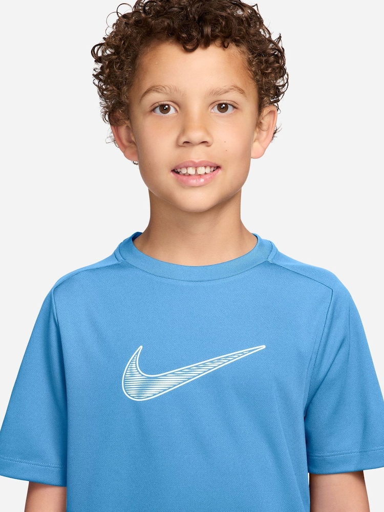 أزرق كرة القدم - تيشرت Dri-FIT متعدد الاستخدامات من Nike - صورة 3 من 3 أزرق كرة القدم - تيشرت Dri-FIT متعدد الاستخدامات من Nike - صورة 3 من 3
