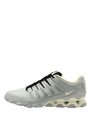 Nike Black Reax 8 TR Gym Trainers - Image 2 of 4