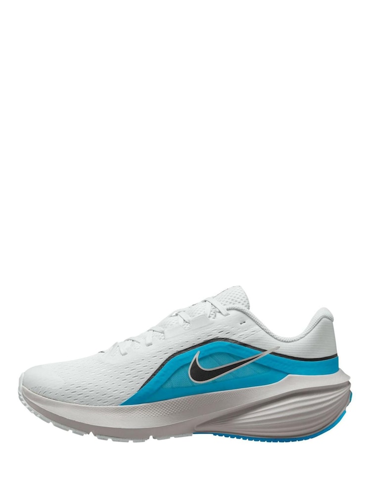 Nike White/Black Downshifter 14 Running Trainers - Image 2 of 4