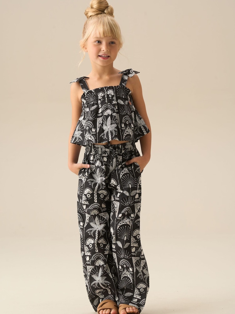 Angel & Rocket Amie Monochrome Palm Print Top & Jogger Set - صورة 1 من 8 Angel & Rocket Amie Monochrome Palm Print Top & Jogger Set - صورة 1 من 8