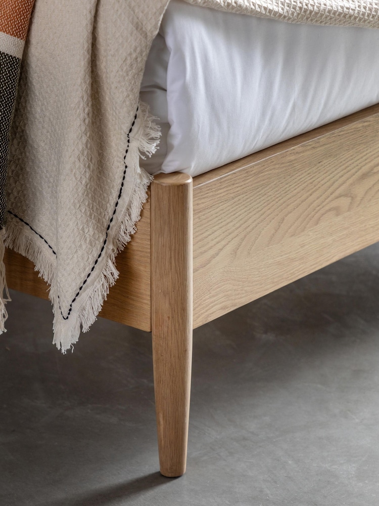 Gallery Home Natural Temara Oak Spindle Bed - Image 2 of 9