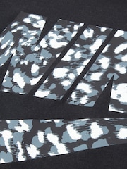 Crno - Nike NKG All-Over Print Animal T-Shirt - Slika 3 od 3