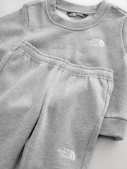 رمادي - طقم رداء علوي رياضي وبنطلونات رياضية Simple Dome من The North Face - صورة 8 من 9