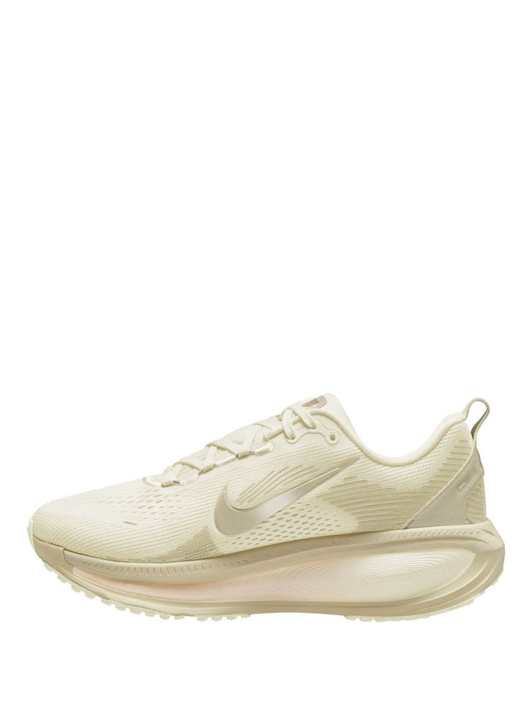 Nike White Gold Vomero 18 Road Running Trainers - Image 2 of 4 Nike White Gold Vomero 18 Road Running Trainers - Image 2 of 4