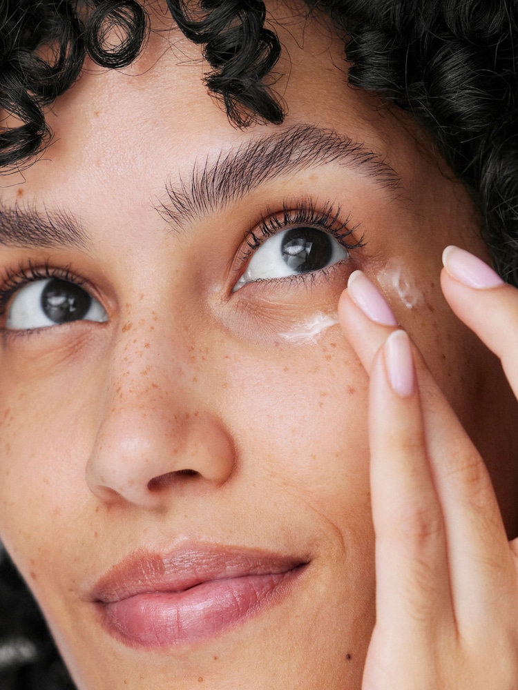 Clinique Eye Essentials: Natural Drama Lash Power Mascara Gift Set ( Worth £42) - Image 4 of 4 Clinique Eye Essentials: Natural Drama Lash Power Mascara Gift Set ( Worth £42) - Image 4 of 4