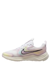 Nike White/Bleached Lilac Youth Cosmic Runner Trainers - Image 2 of 4