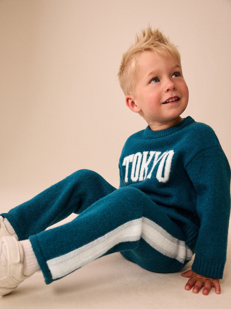 Azul Turquesa Tóquio - Conjunto de suéter de gola redonda e calça de moletom em tricô (3meses a7anos) - Imagem 2 de 5 Azul Turquesa Tóquio - Conjunto de suéter de gola redonda e calça de moletom em tricô (3meses a7anos) - Imagem 2 de 5