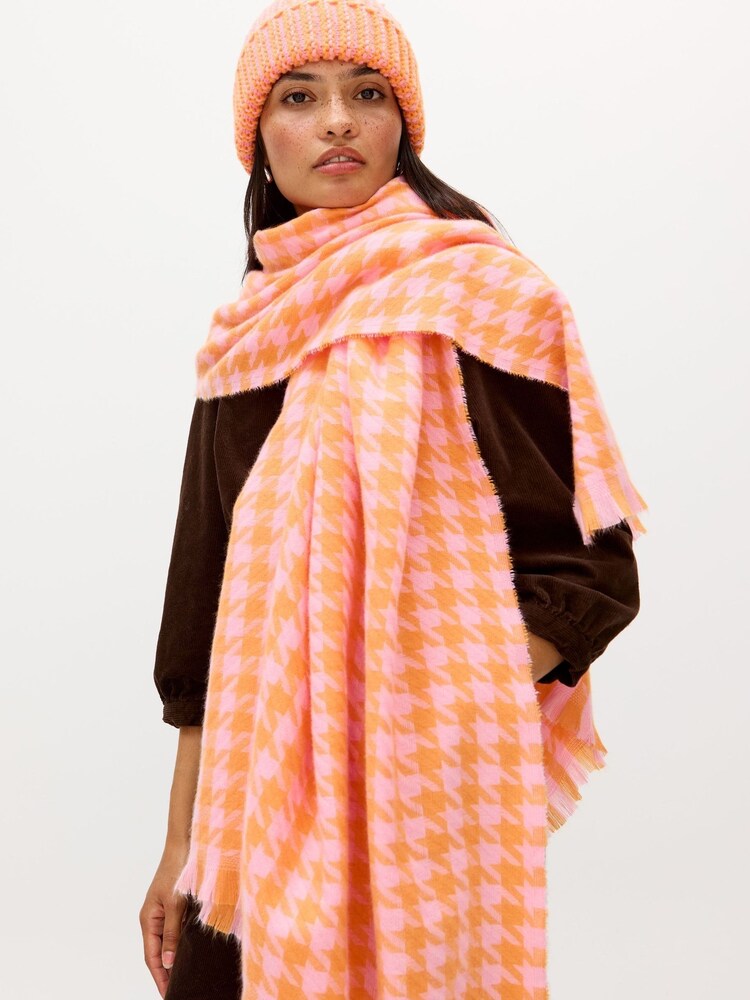 Oliver Bonas Pink Houndstooth Midweight Scarf - Image 5 of 5
