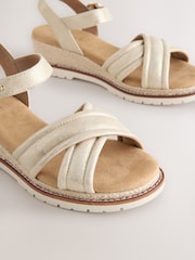 Dorado - Forever Comfort® Crossover Bajo Wedges - Imagen 3 de 4