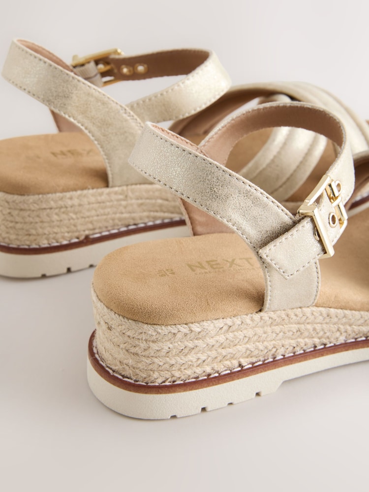 Dorado - Forever Comfort® Crossover Bajo Wedges - Imagen 4 de 4