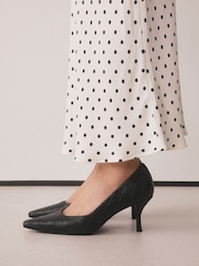 Black Forever Comfort® Weave Chisel Toe Court Heels - Image 4 of 9