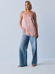 Темно-розовый - Кружевной топ на бретелях с асимметричным подолом - Изображение 3 5