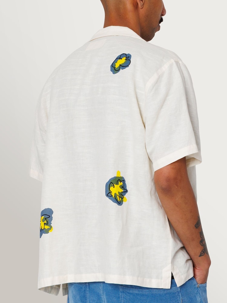 Folk White Relaxed Soft Collar Embroidered Flower Shirt - Image 2 of 8
