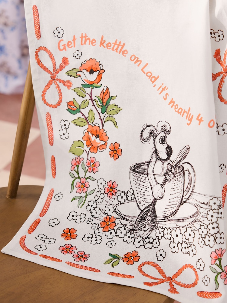 Cath Kidston Set of 2 Orange/White Wallace and Gromit Tea Towels and Apron - Image 2 of 4 Cath Kidston Set of 2 Orange/White Wallace and Gromit Tea Towels and Apron - Image 2 of 4