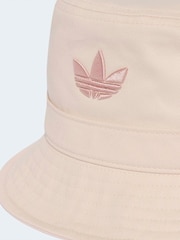 Crema - Gorro de pescador con trébol de adidas Originals - Imagen 4 de 5