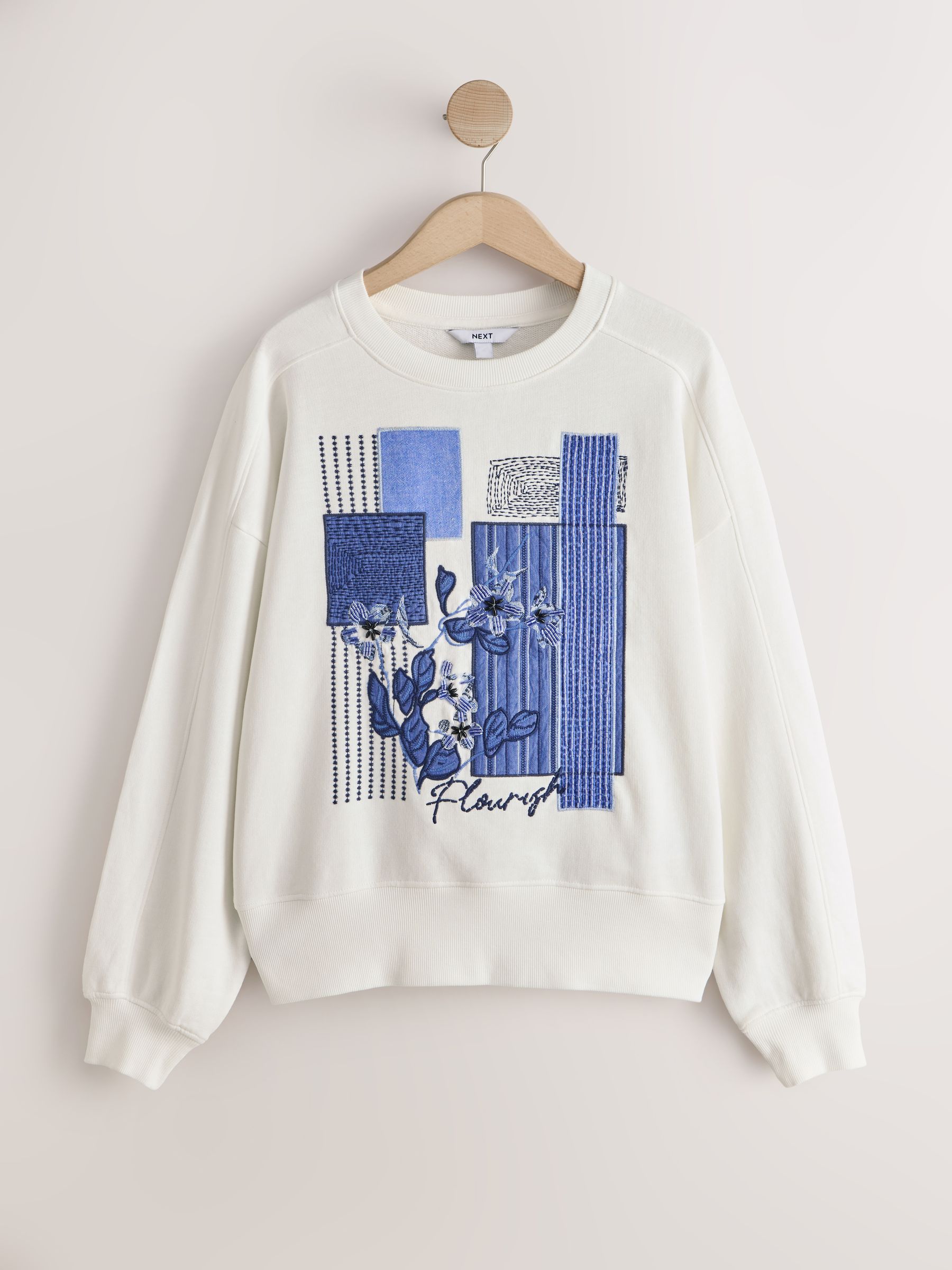 Next：日本 ホワイト / ブルー - パッチワーク グラフィック 刺繍