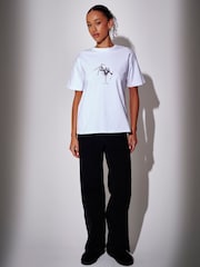 South Beach White Ski Cocktail Class Oversized T-Shirt - Image 3 of 4