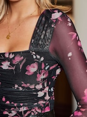 Sosandar Black Floral Print Square Neck Ruched Detail Top - Image 3 of 3