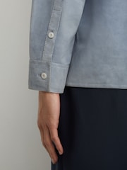 Reiss Delvin Monogram エンボス加工リラックススエードジャケット - 画像 6 / 7