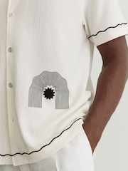 Reiss White Solano Textured Motif-Print Cuban-Collar Shirt - Image 5 of 7
