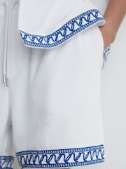 Белый - Reiss Yuma Cotton-Blend Towelling Embroidered Shorts - Изображение 5 7