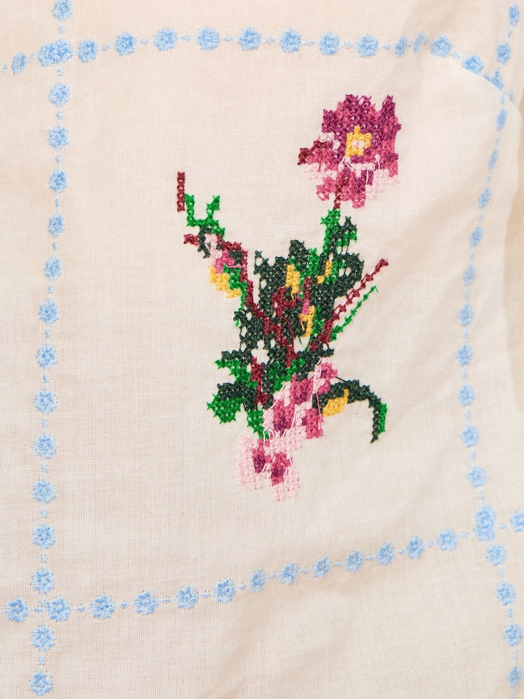 象牙白 - Love & Roses Floral Embroidered Notch Neck Blouse - 圖片 5/5
