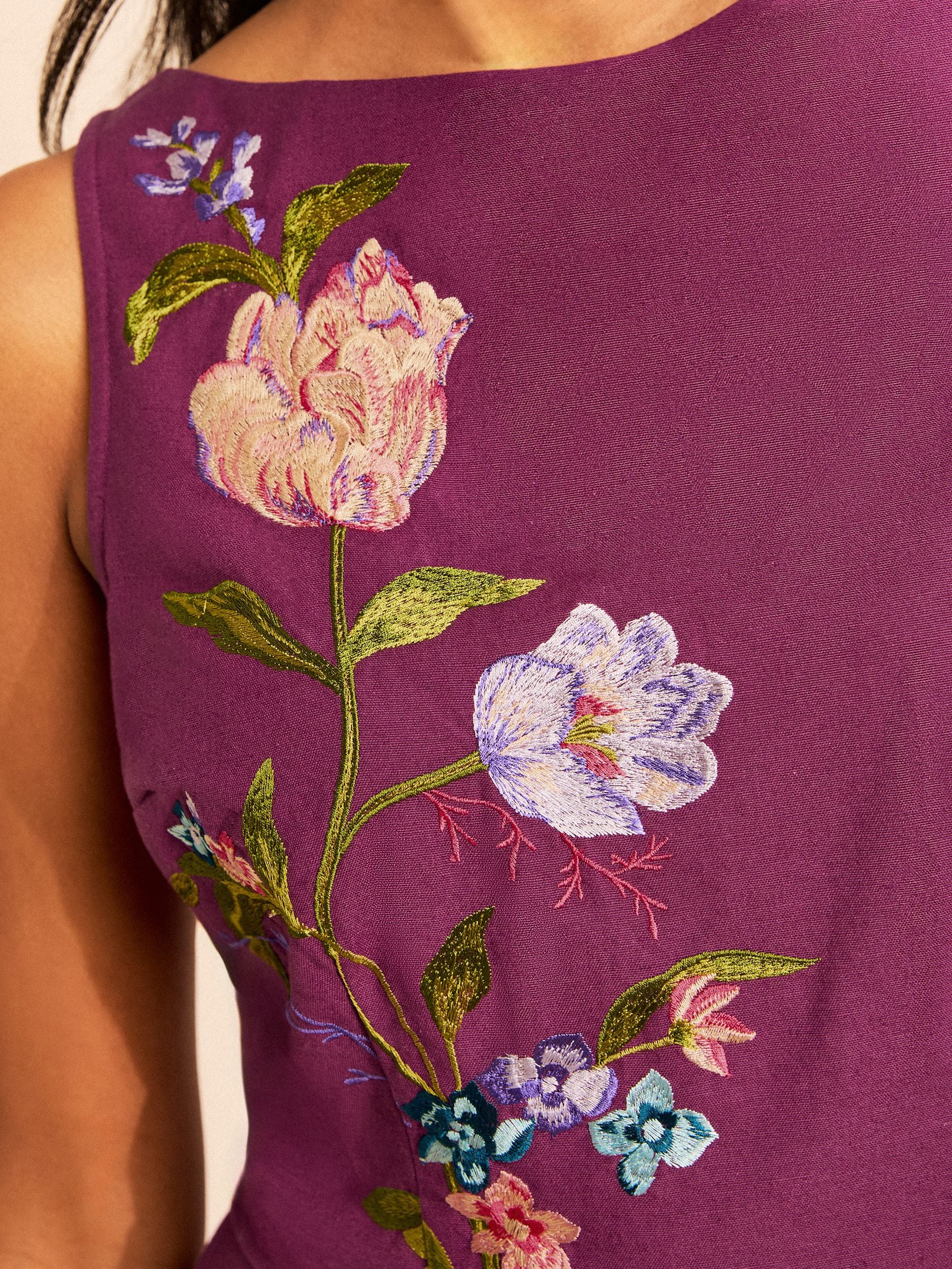 Buy Love & Roses V&A Burgundy Red Cotton / Linen Embroidered Tie