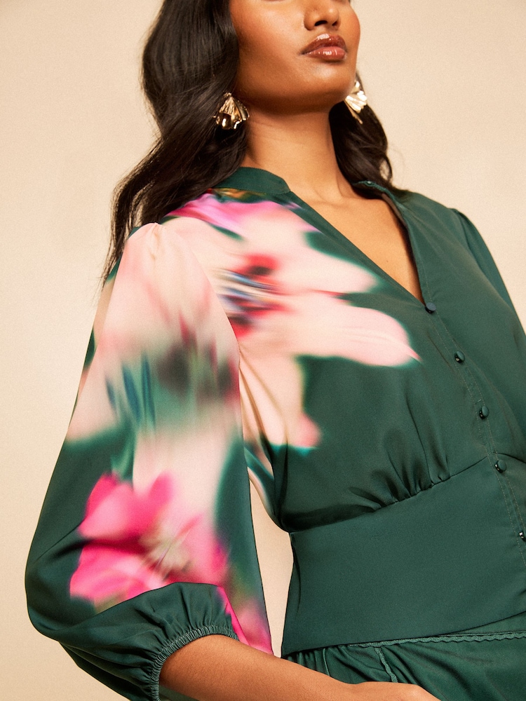 Love & Roses X RHS Green Blurred Floral Puff Sleeve V-Neck Blouse - Image 2 of 5 Love & Roses X RHS Green Blurred Floral Puff Sleeve V-Neck Blouse - Image 2 of 5
