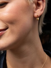 Dinny Hall Tone Folded Heart Drop Hoops Earrings - Imagen 3 de 5