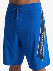 כחול  - Quiksilver Surfsilk Clicker 20" Logo Swim Shorts - תמונה 5 מתוך 8