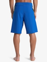 כחול  - Quiksilver Surfsilk Clicker 20" Logo Swim Shorts - תמונה 6 מתוך 8