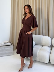 Girl In Mind Laura V-Neck Short Sleeve Flowy Brown Midi Dress - Bild 5 von 6