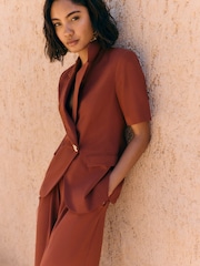 Friends Like These Short Sleeve Tailored Blazer - Bild 3 von 5