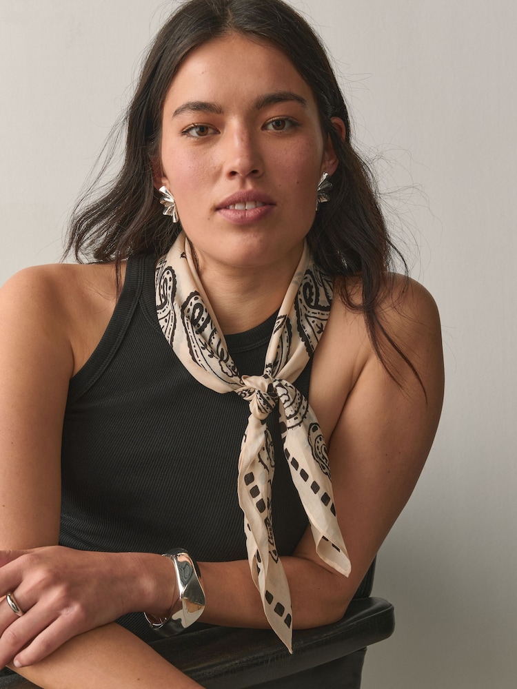 Ecru Cream - Bandana Print Lightweight Square Scarf - រូបភាព 1 នៃ 7