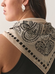 Ecru Cream - Bandana Print Lightweight Square Scarf - រូបភាព 3 នៃ 7