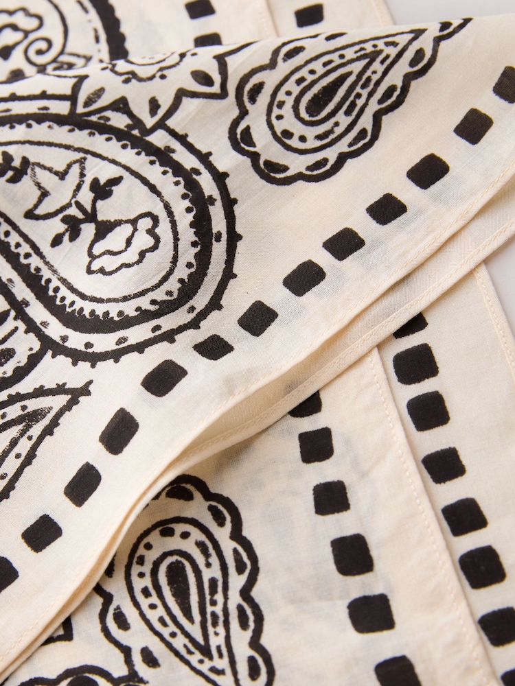 Ecru Cream - Bandana Print Lightweight Square Scarf - រូបភាព 7 នៃ 7