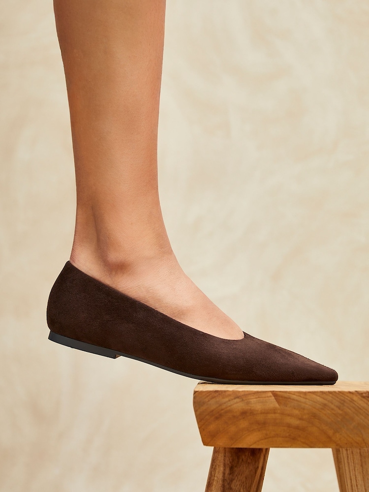 بني - Linzi Direct Point Toe Flat Ballet Pumps - صورة 1 من 5 بني - Linzi Direct Point Toe Flat Ballet Pumps - صورة 1 من 5