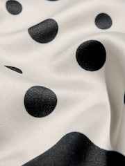 שחור לבן מנוקד - Friends Like These Printed Multi-way Satin Head Sacrf - תמונה 5 מתוך 5