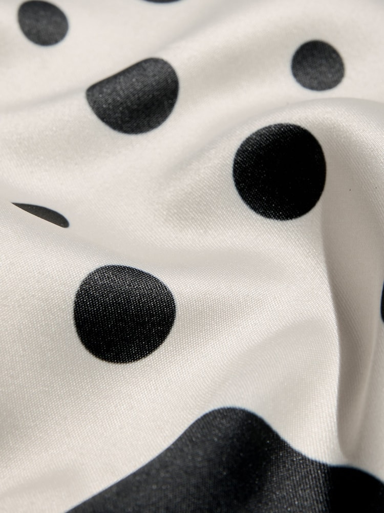 שחור לבן מנוקד - Friends Like These Printed Multi-way Satin Head Sacrf - תמונה 5 מתוך 5