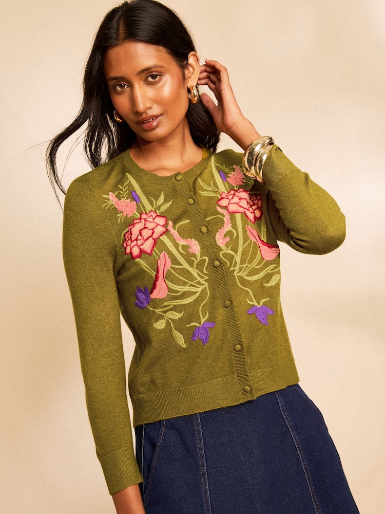 Love & Roses X RHS Green Crew Neck 3/4 Sleeve Floral Embroidered Knitted Cardigan - Image 4 of 4 Love & Roses X RHS Green Crew Neck 3/4 Sleeve Floral Embroidered Knitted Cardigan - Image 4 of 4
