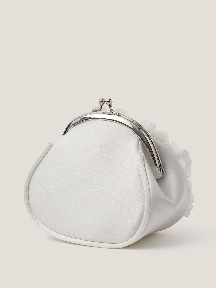 كريم - Monsoon Appliqué Floral Cluster Clip Frame Bag - صورة 3 من 3 كريم - Monsoon Appliqué Floral Cluster Clip Frame Bag - صورة 3 من 3