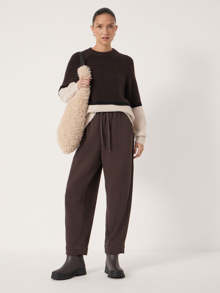 بني - Hush Jack Barrel Jogger - Image 2 of 5 بني - Hush Jack Barrel Jogger - Image 2 of 5