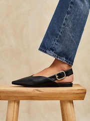 أسود - حذاء باليرينا مسطَّح بمقدمة مُدبَّبة عند الأصابع Lorna من Linzi - صورة 1 من 6