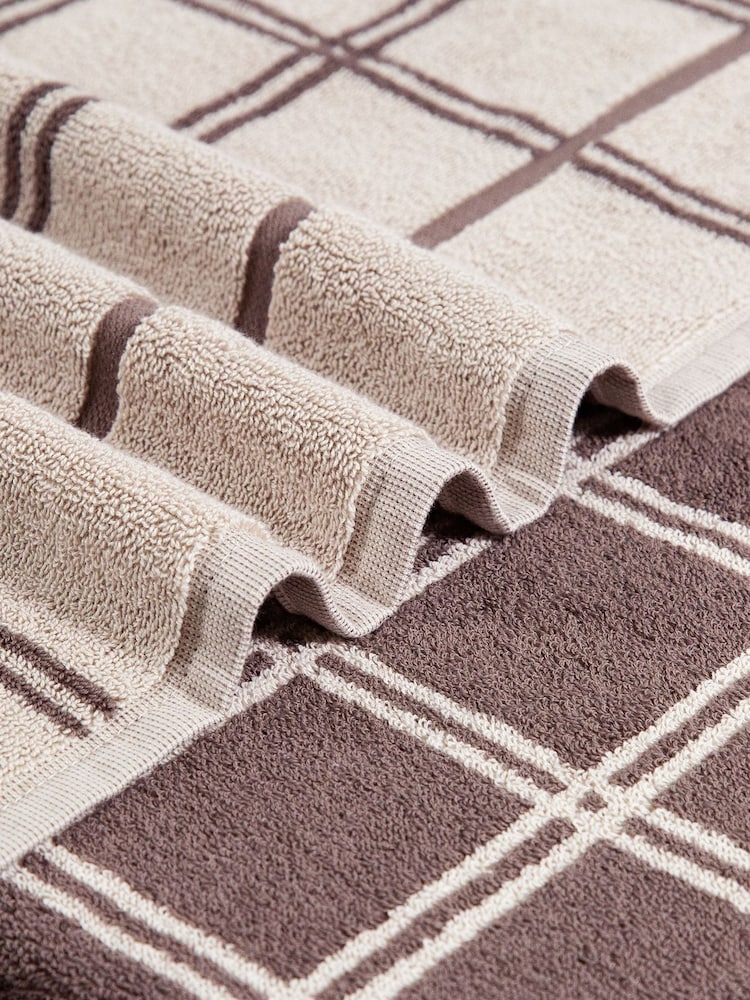 myTRIDENT Orris Patterned Towel - Image 6 of 6 myTRIDENT Orris Patterned Towel - Image 6 of 6