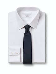 قميص تويل لا يحتاج إلى الكي بياقة مدببة وتلبيس رشيق من Charles Tyrwhitt - صورة 4 من 6